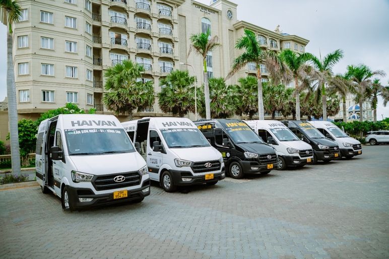 Xe Hải Vân Vũng Tàu Mặt trước xe Bên hông xe Limousine 11 chỗ Luxury