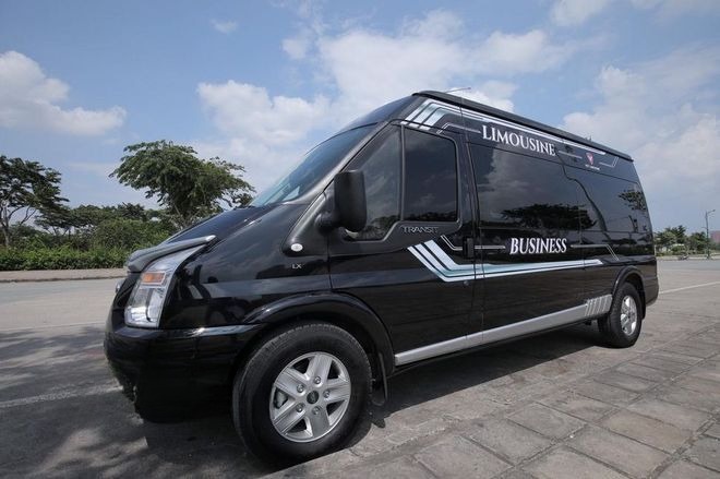 Xe Sóng Việt Bên hông xe Limousine 9 chỗ