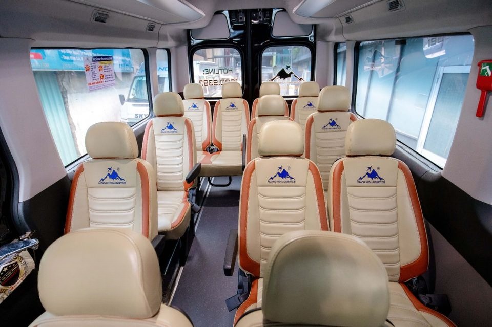 Xe Hoàng Yến Logistics Ghế ngồi Nội thất Limousine 11 chỗ