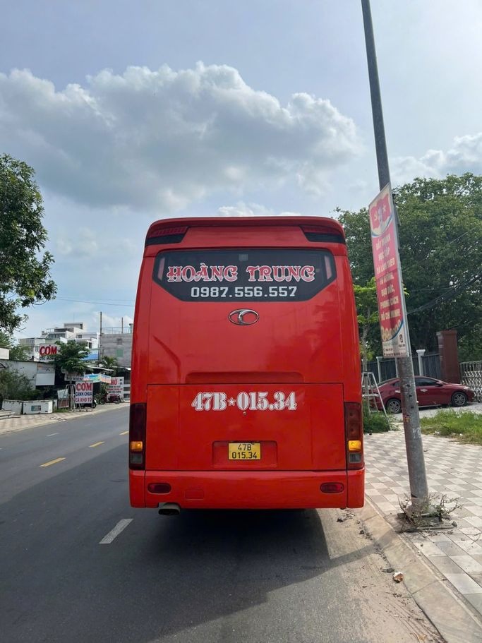Xe Hoàng Trung (Vũng Tàu) Mặt sau xe Giường nằm 44 chỗ