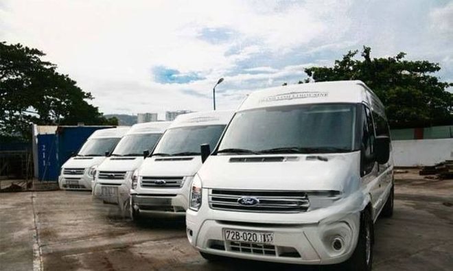 Xe Thành Vinh (Vũng Tàu) Mặt trước xe Limousine 9 chỗ
