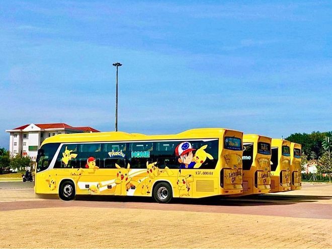 Xe Lovabus Bên hông xe Limousine giường nằm 34 chỗ PIKACHU