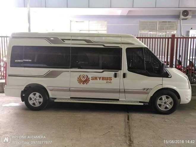 Xe BLao Tour Bên hông xe Limousine 9 chỗ