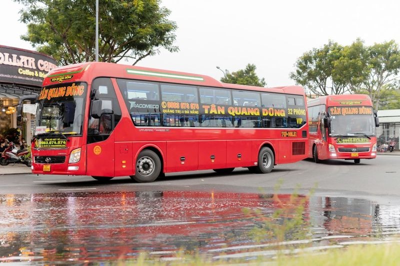 Xe Tân Quang Dũng Limousine Bên hông xe Mặt trước xe Giường nằm 40 chỗ