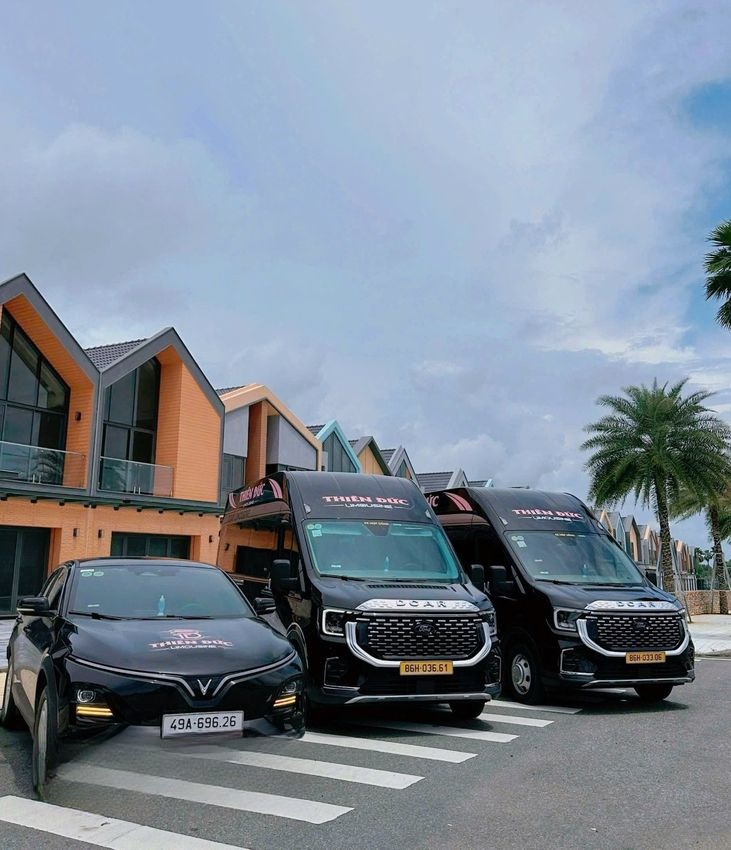 Xe Thiên Đức Mặt trước xe Limousine 11 chỗ