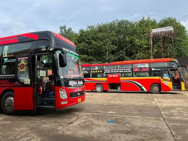 Xe Kim Anh (Kon Tum) Mặt trước xe Bên hông xe 