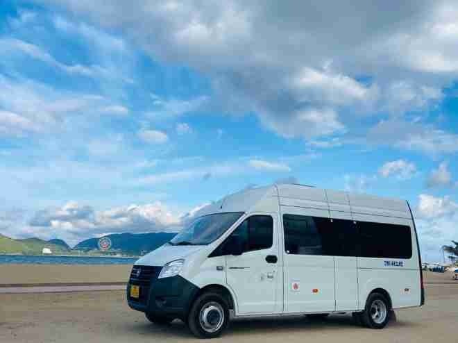 Xe iHome Travel Mặt trước xe Bên hông xe Limousine ghế ngồi 11 chỗ