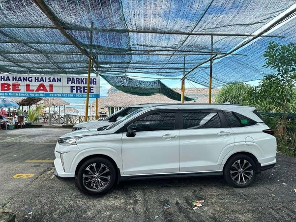 Xe Minh Châu Luxury Bên hông xe Xe 7 chỗ