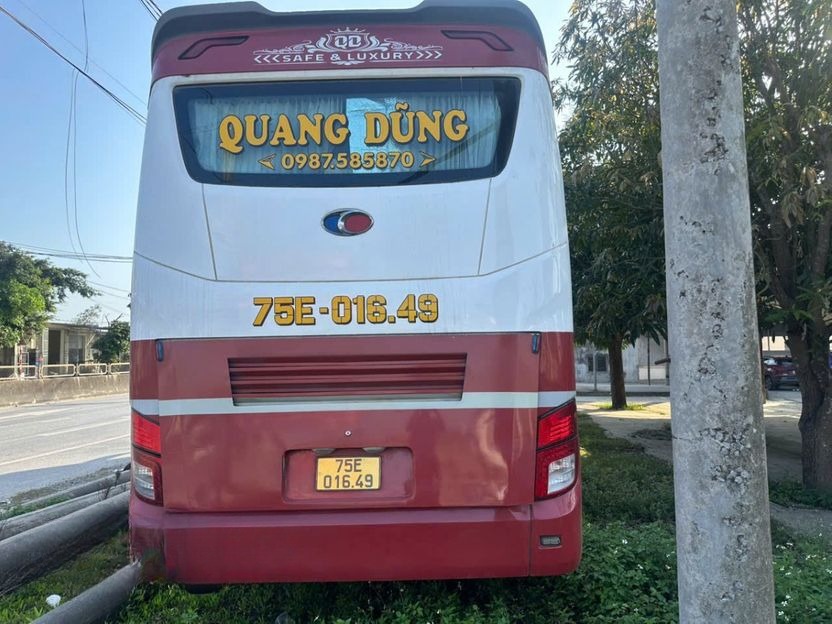 Xe Quang Dũng Mặt sau xe 