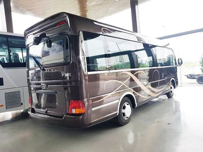 Xe Công Phương VIP Mặt sau xe Limousine 15 chỗ