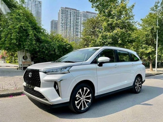 Xe Minh Châu Luxury Bên hông xe Xe 7 chỗ