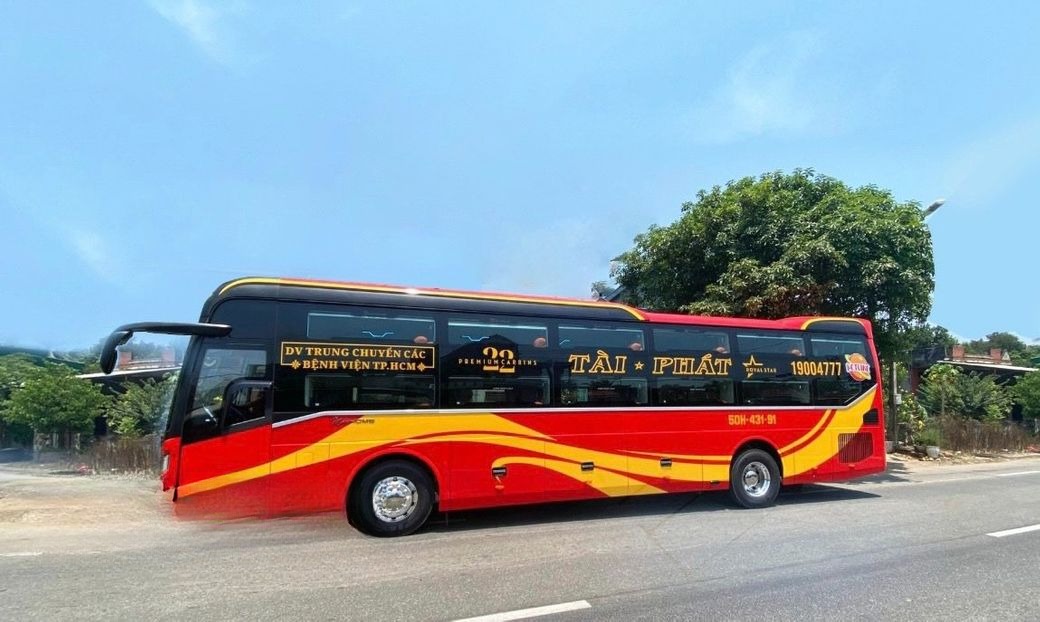 Xe Tài Phát (Bình Định) Bên hông xe Limousine 24 Phòng