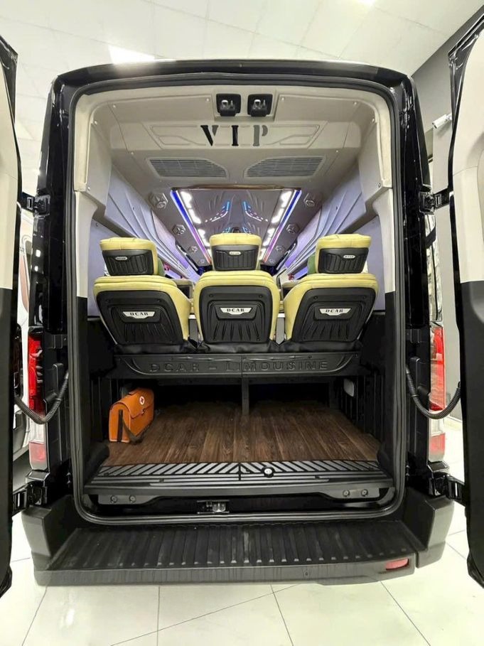 Xe Hoàng Thủy Nội thất Mặt sau xe Limousine 11 chỗ