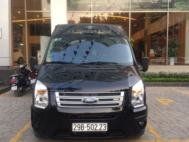 Xe Royal Limousine Limousine 9 chỗ VIP