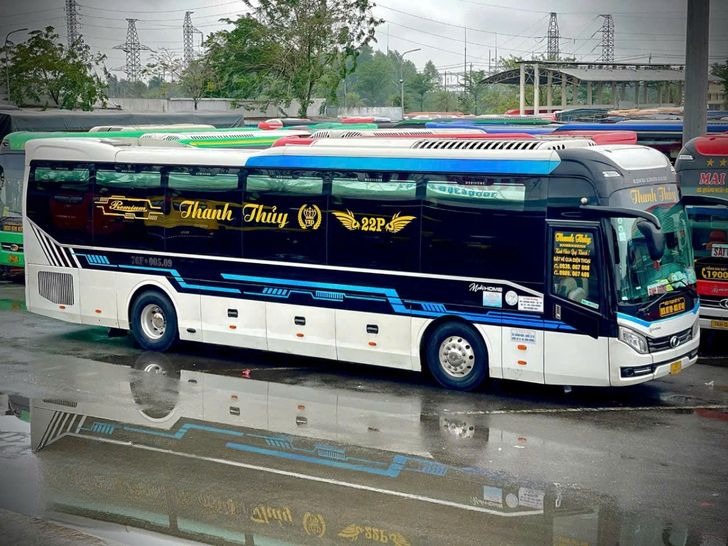 Xe Thanh Thuỷ - Quảng Ngãi Bên hông xe Limousine 24 Phòng 