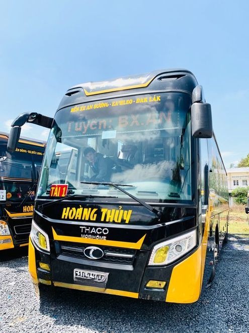Xe Hoàng Thủy Mặt trước xe Limousine 38 giường VIP