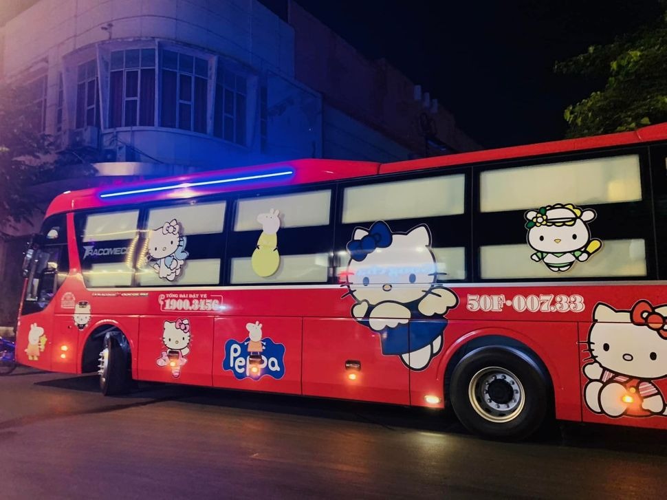 Xe Dung Nghĩa Bên hông xe Limousine 32 giường