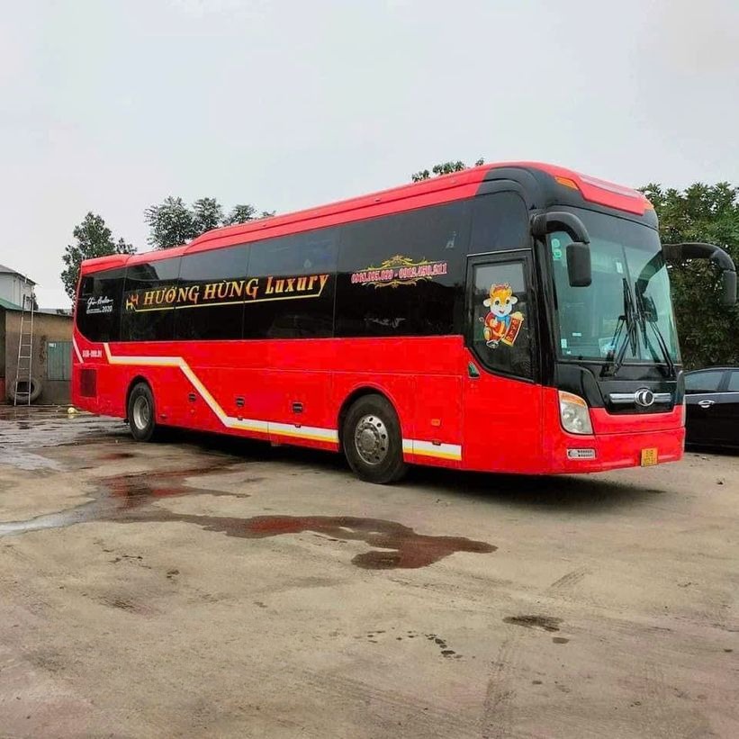 Xe Hướng Hùng (Hà Tĩnh) Mặt trước xe Bên hông xe Giường nằm 44 chỗ