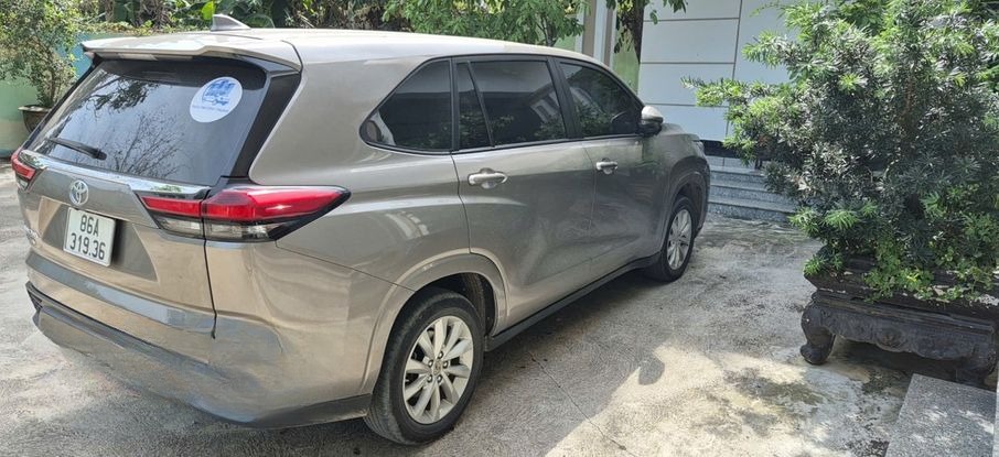 Xe Thái Trường Thịnh Bên hông xe Mặt sau xe Ghế ngồi 7 chỗ