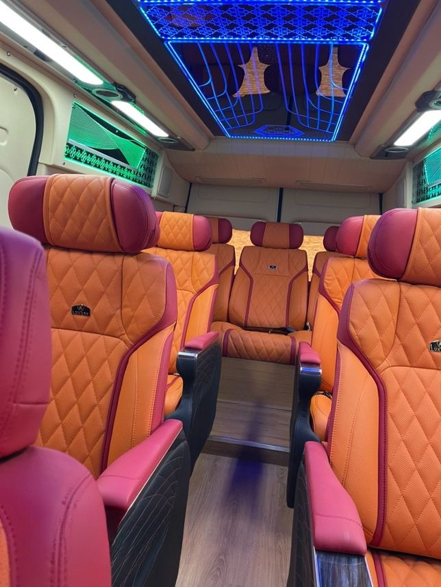 Xe Nhật Hồng Limousine Nội thất Limousine 9 chỗ VIP