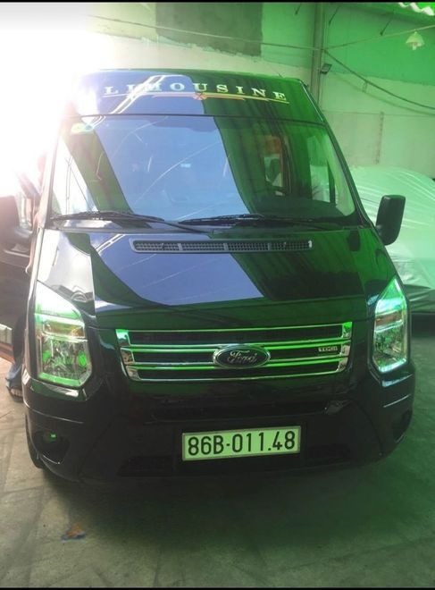 Xe Tấn Tài (Bình Thuận) Mặt trước xe Limousine 9 Chỗ