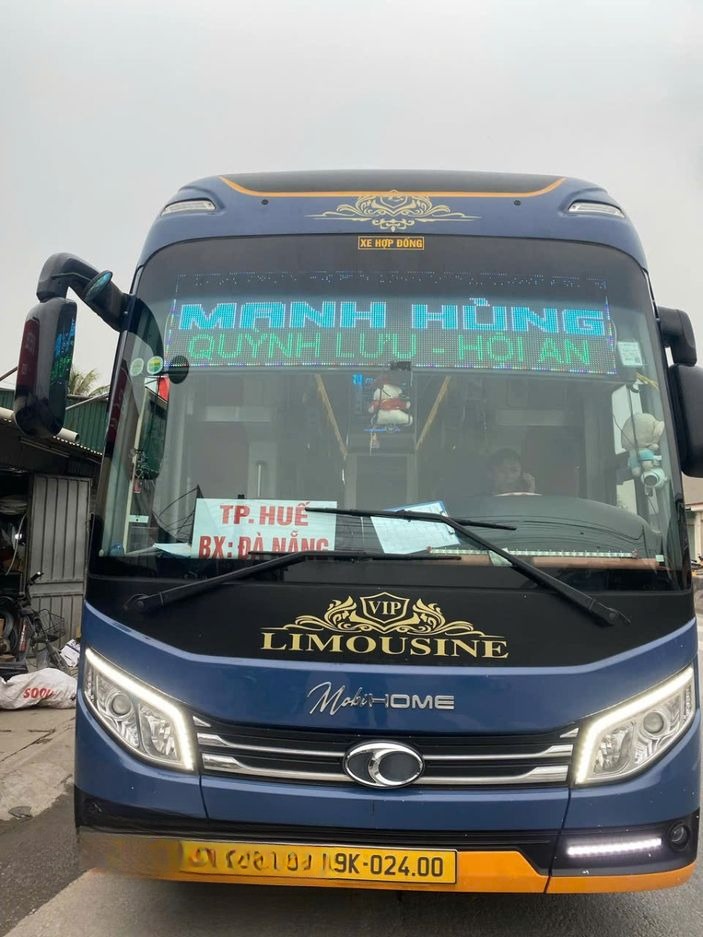 Xe Mạnh Hùng (Nghệ An) Mặt trước xe Xe 22 phòng đôi