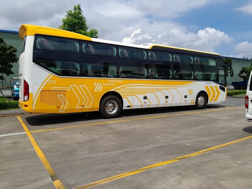 Xe Luxury Van Limousine Bên hông xe Limousine 34 phòng