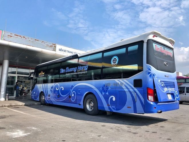 Xe Tân Dương Hồng Bên hông xe Giường nằm 43 chỗ