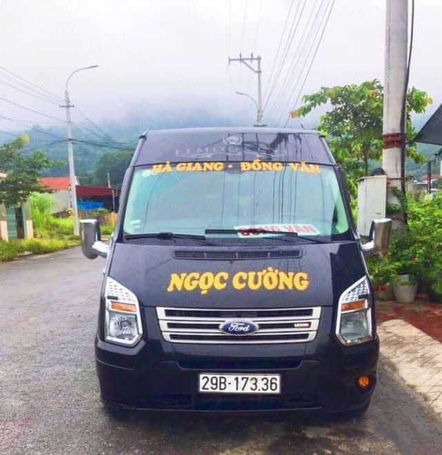 Xe Ngọc Cường Mặt trước xe Limousine 9 chỗ 