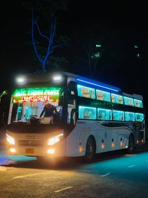 Xe Đức Thịnh Phát Mặt trước xe Limousine giường nằm 34 chỗ