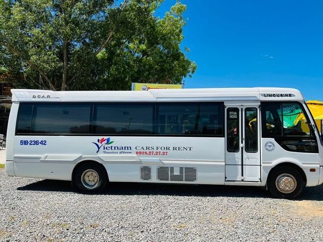 Xe Saco Travel Bên hông xe Limousine ghế ngồi 19 chỗ
