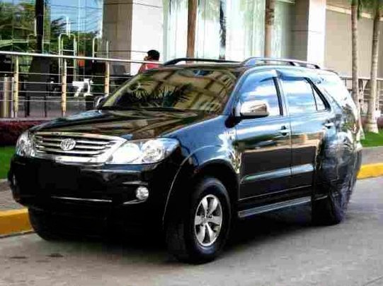 Xe Việt Hưng Mặt trước xe Bên hông xe Fortuner 7 chỗ