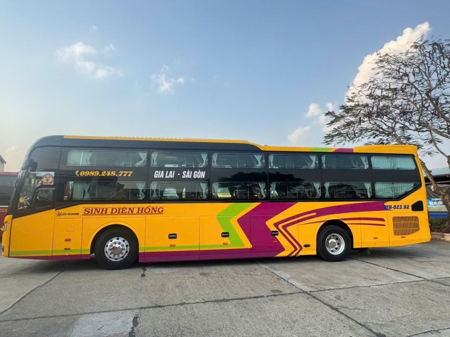 Xe Sinh Diên Hồng Bên hông xe Limousine 34 chỗ