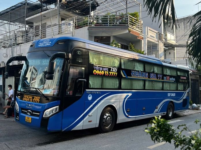 Xe Hoàng Gia 77 Mặt trước xe Bên hông xe Limousine 36 Giường