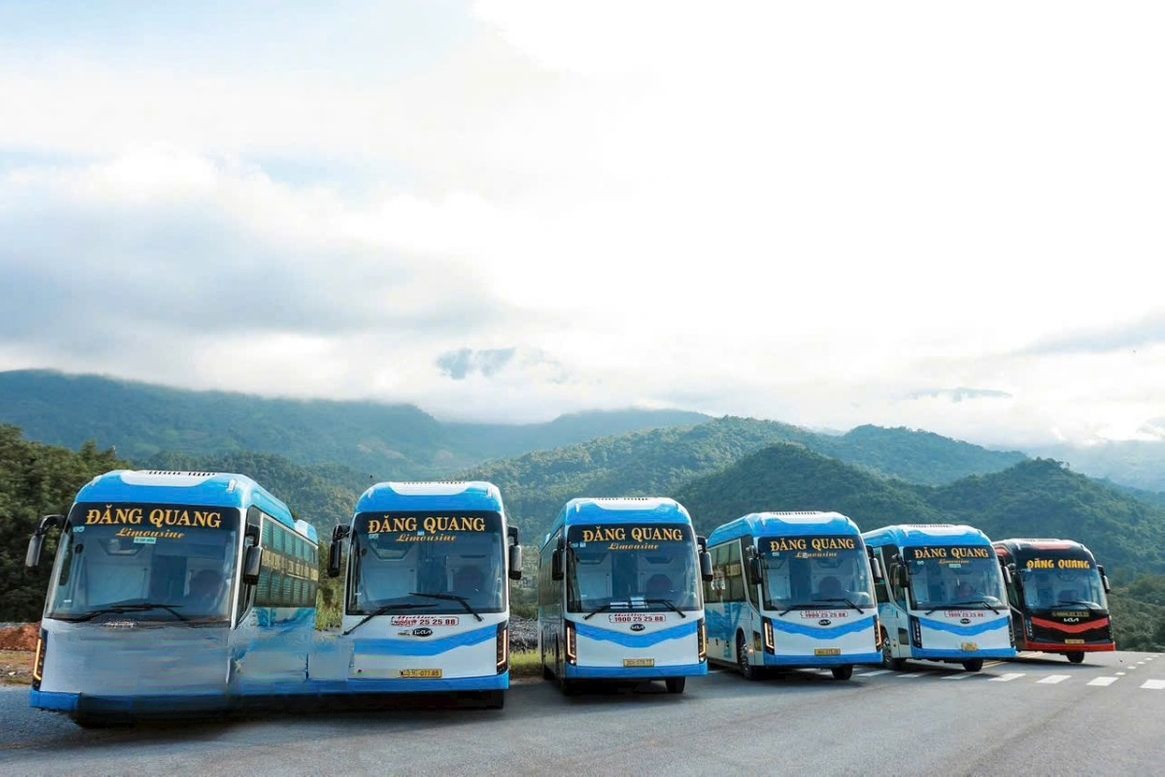 Xe Đăng Quang (Hà Giang) Mặt trước xe Limousine 24 chỗ