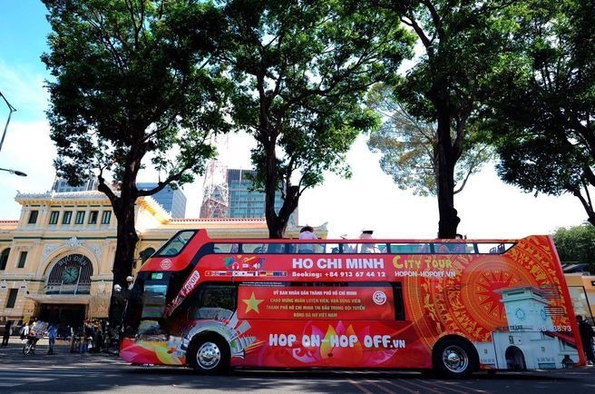Xe Hop on-Hop off Bên hông xe Bus 42 chỗ