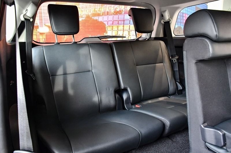 Xe Limousine Duy Tân Ghế ngồi Fortuner 7 chỗ