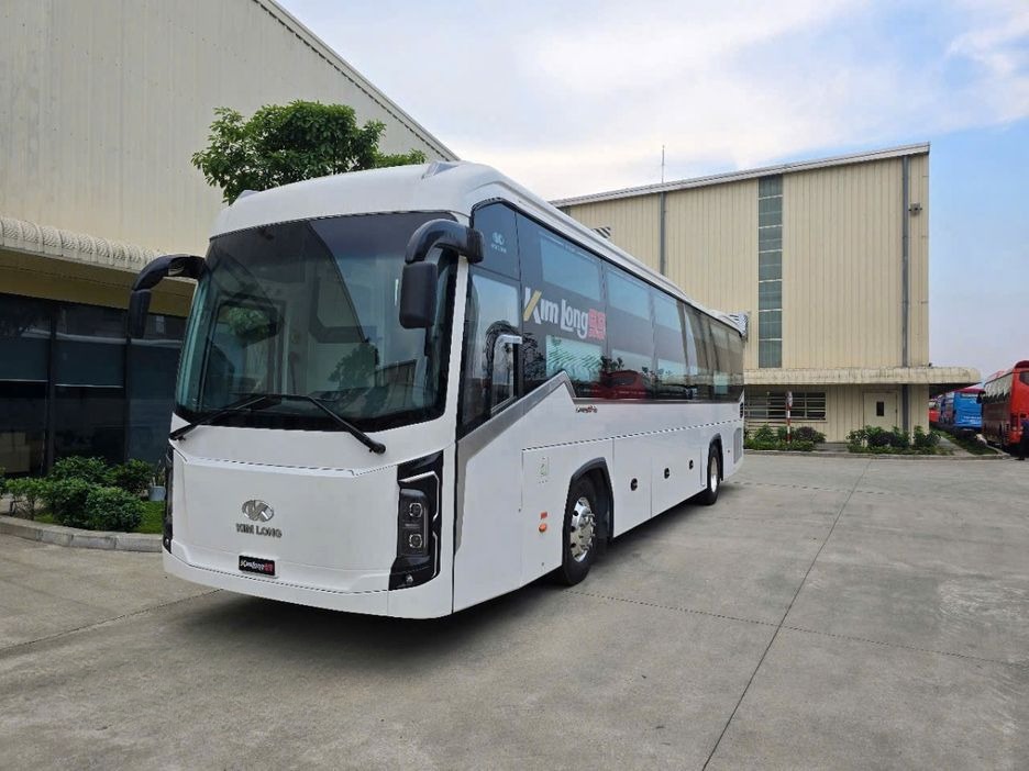 Xe Tuyết Luận Mặt trước xe Mặt sau xe Bên hông xe Giường nằm Tiện ích Nội thất Limousine 24 phòng