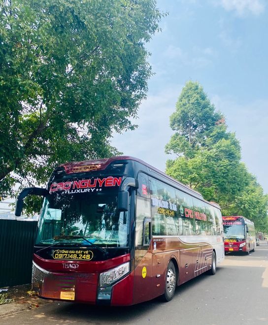 Xe Cao Nguyên (Buôn Ma Thuột) Mặt trước xe Bên hông xe Limousine giường phòng 34 chỗ