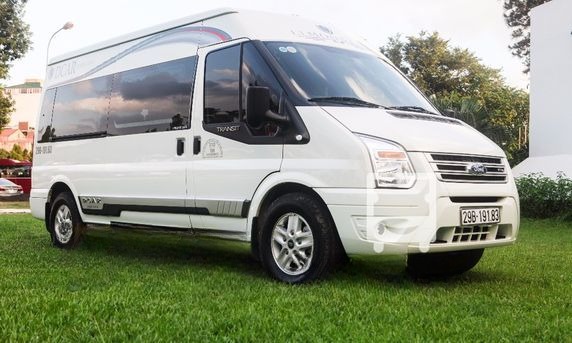 Xe Pumpkin Limousine Bên hông xe Limousine 9 chỗ VIP