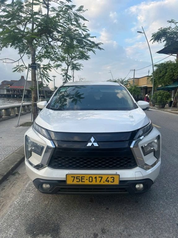 Xe Pháp Car Travel Mặt trước xe Xe 7 chỗ