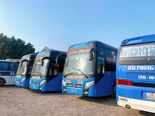 Xe Kết Đoàn Mặt trước xe Ghế ngồi 45 chỗ 