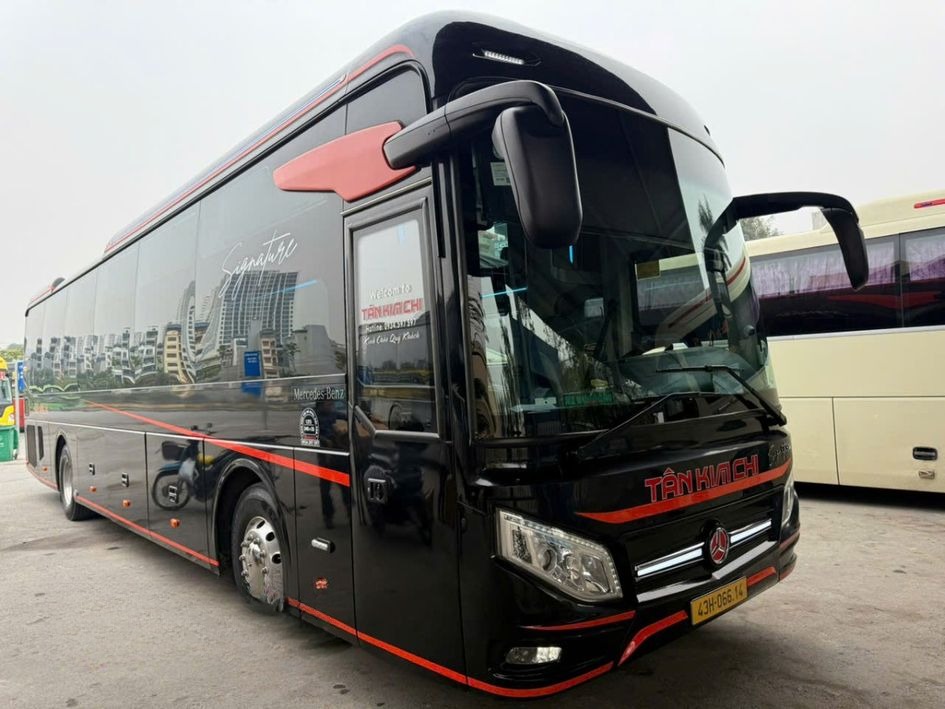 Xe Tân Kim Chi Mặt trước xe Bên hông xe Limousine giường nằm 36 chỗ (Mercedes-Benz)