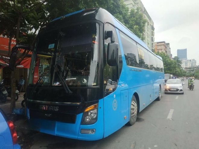 Xe Quang Nghị Mặt trước xe Limousine 25 chỗ VIP