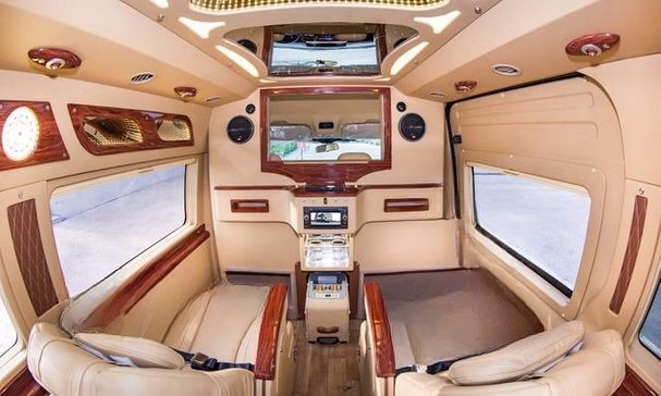 Limousine 9 chỗ VIP Khai Phát Limousine