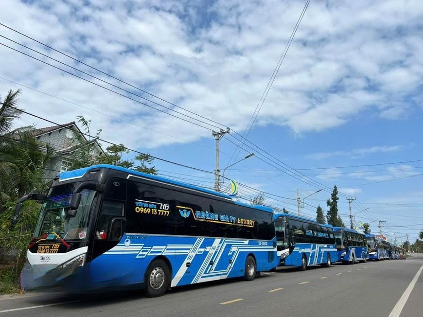 Xe Hoàng Gia 77 Mặt trước xe Bên hông xe Limousine 36 Giường
