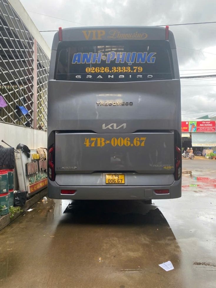 Xe Anh Phụng Mặt sau xe Limousine 24 phòng