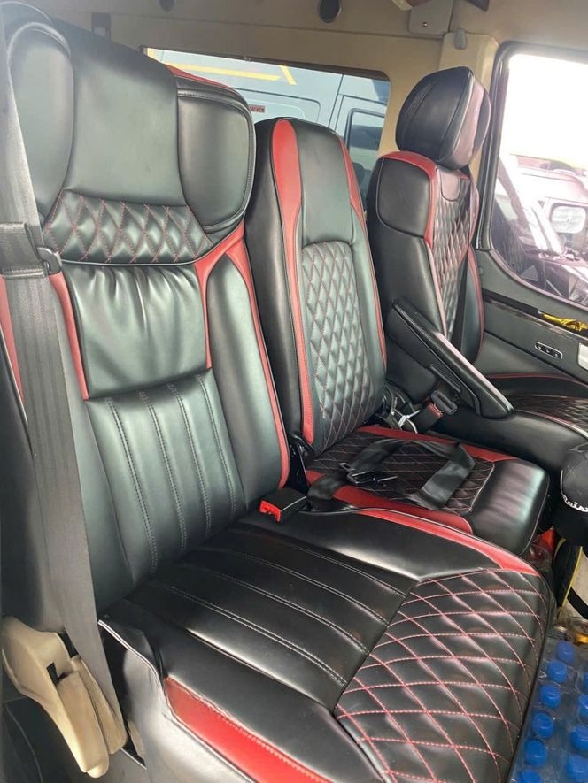Xe Newstar Travel Ghế ngồi Limousine 9 chỗ