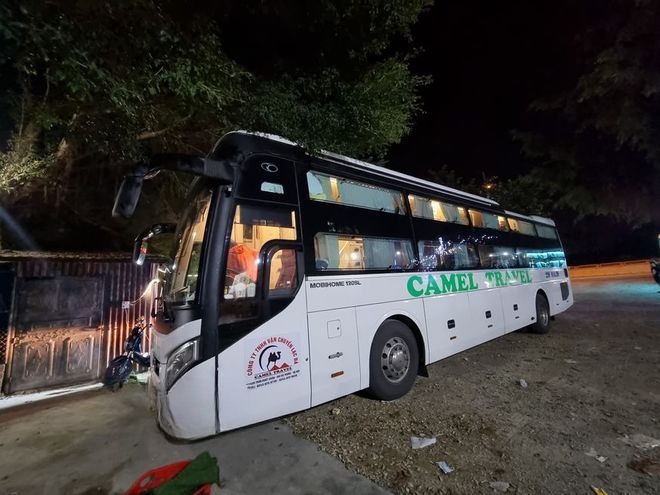 Xe Camel Travel Bên hông xe 