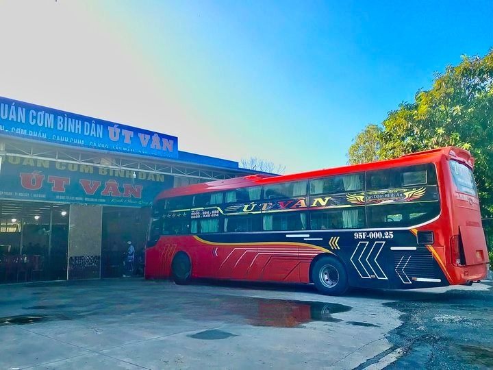Xe Út Vân Bên hông xe Giường nằm 40 chỗ